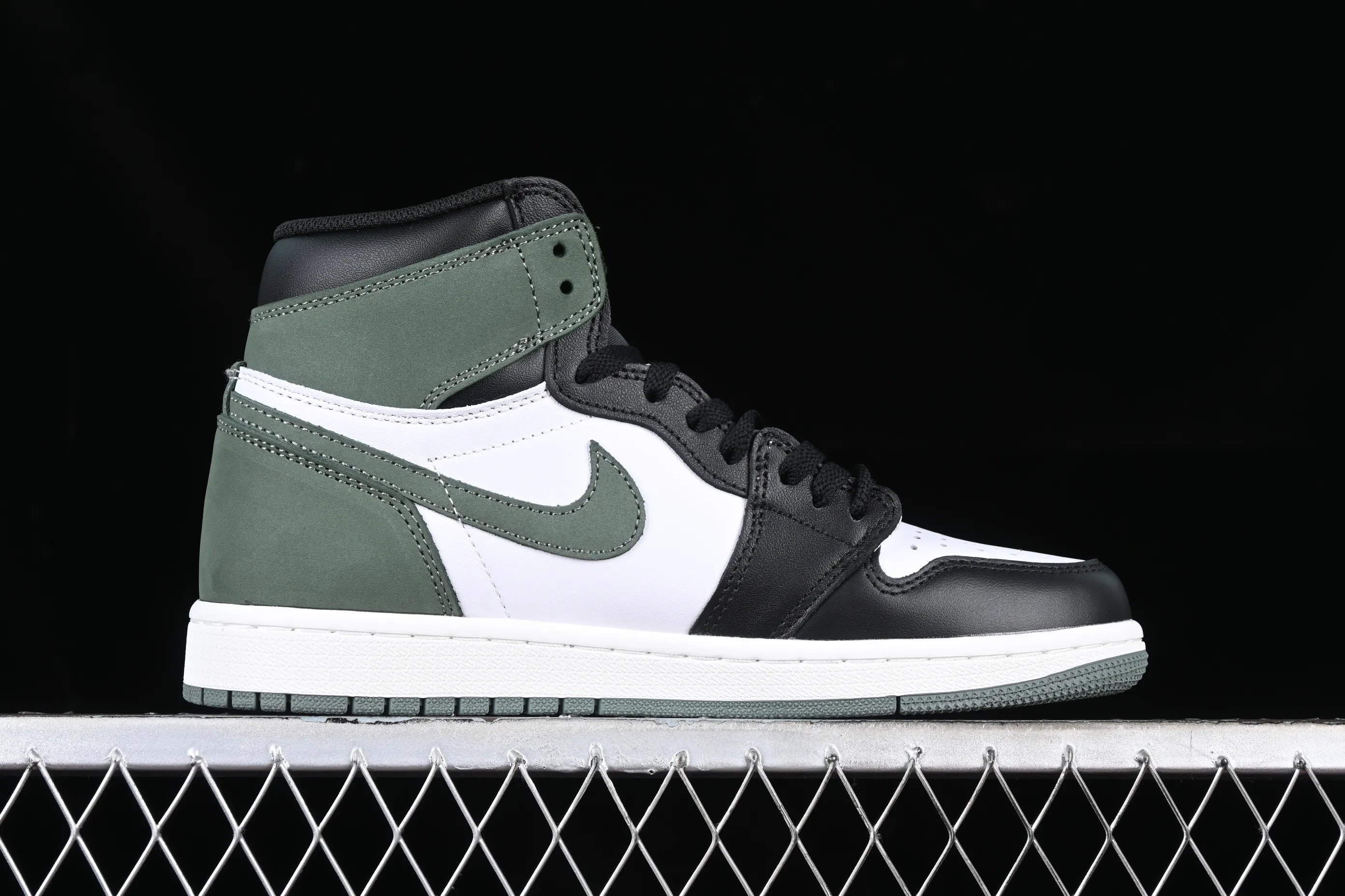 All categories Air Jordan Jordan series basketball shoes Air Jordan 1 High Air Jordan 1 Retro High "Clay Green" AJ1 Joe 1 six-time champion high-top basketball shoes 555088-135